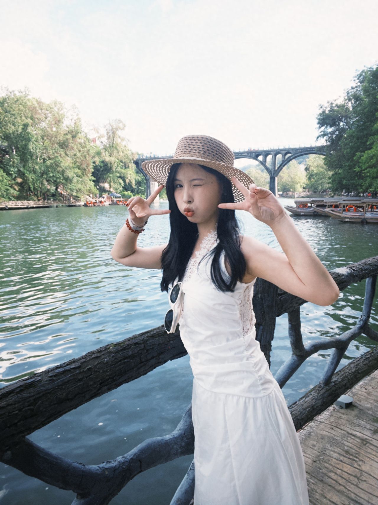 Photo by Biancheng Chameng - Take a photo with the riverside railing bridge.