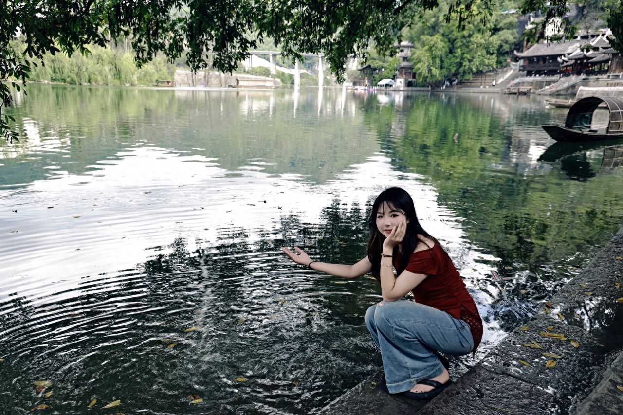 Photo by Biancheng Chadian - Take a photo with the waterside trees and buildings on the opposite bank.
