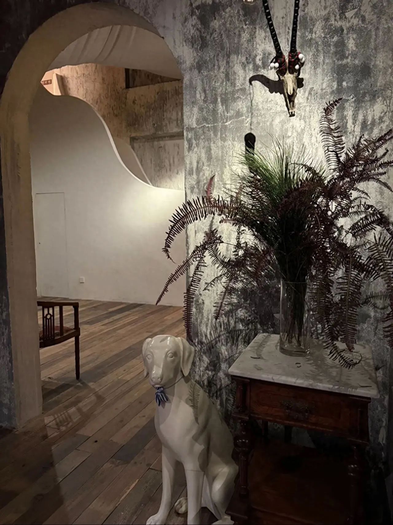 Bloom·Joy - Vintage Decoration and Furniture — photo spot in MELAND CLUB (Fangyuanli ID MALL Branch)  , China