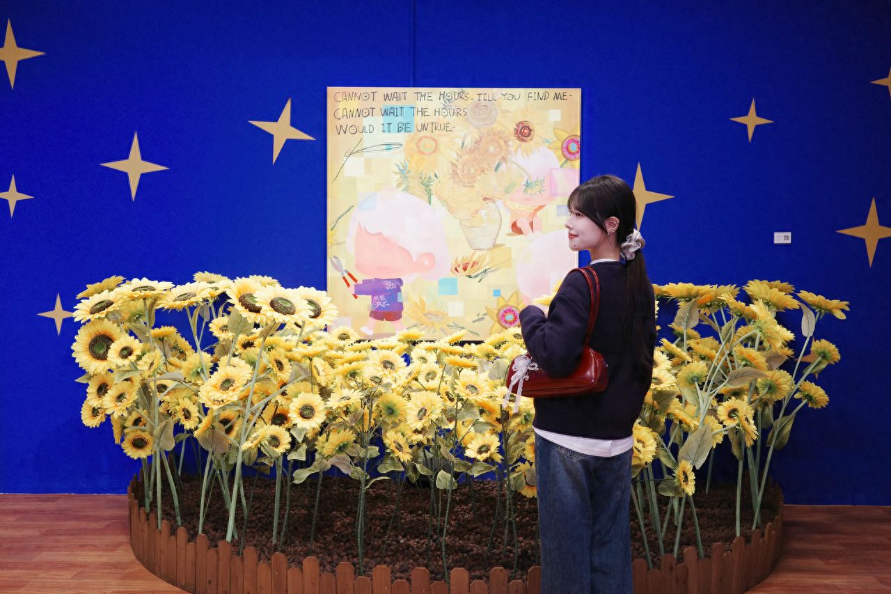 Photo by Wangfujing Central - Sunflower Painting