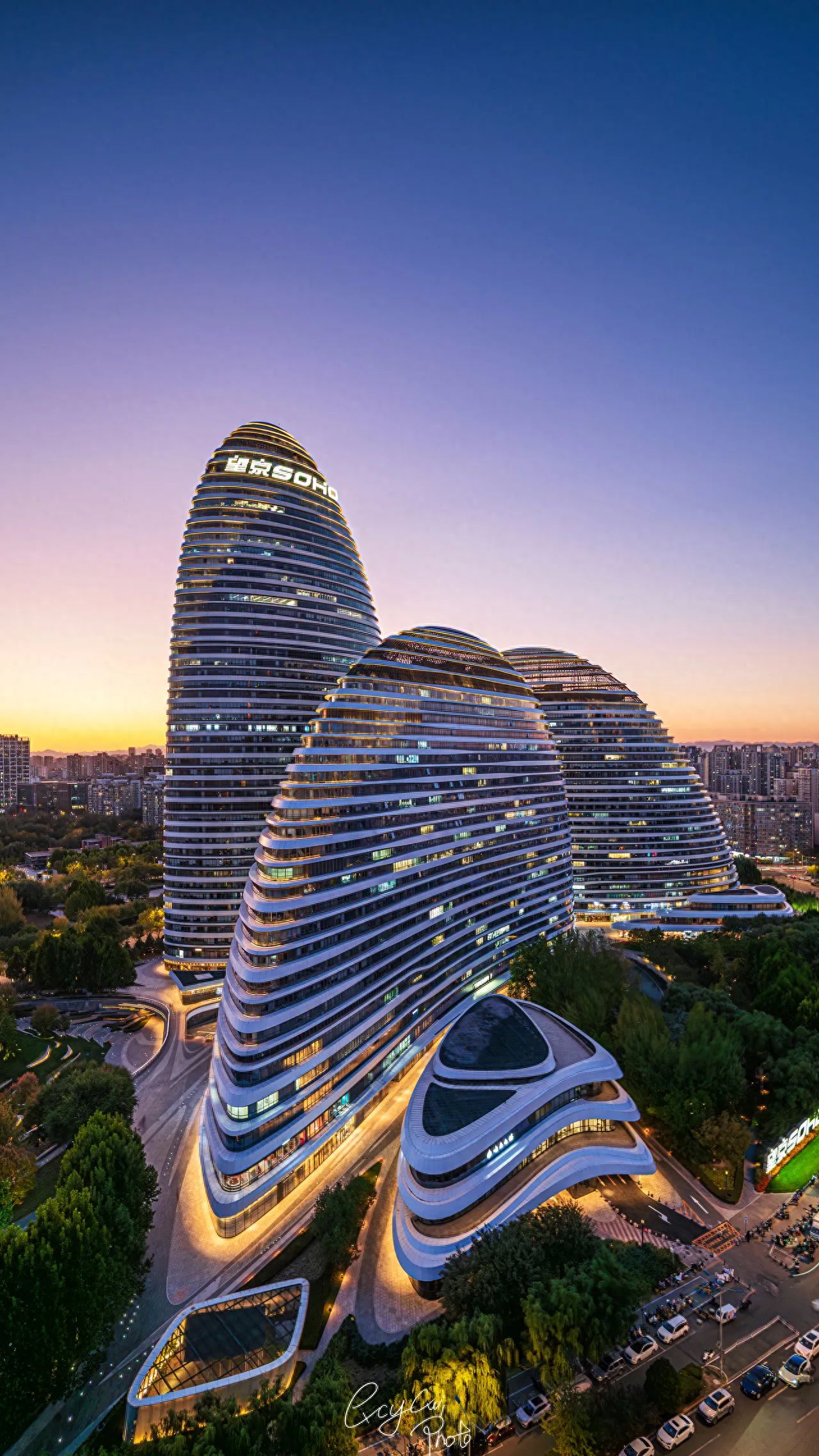 Wangjing SOHO - Capture the night view of the space shuttle-shaped architectural complex. — photo spot in Wangjing SOHO  , China
