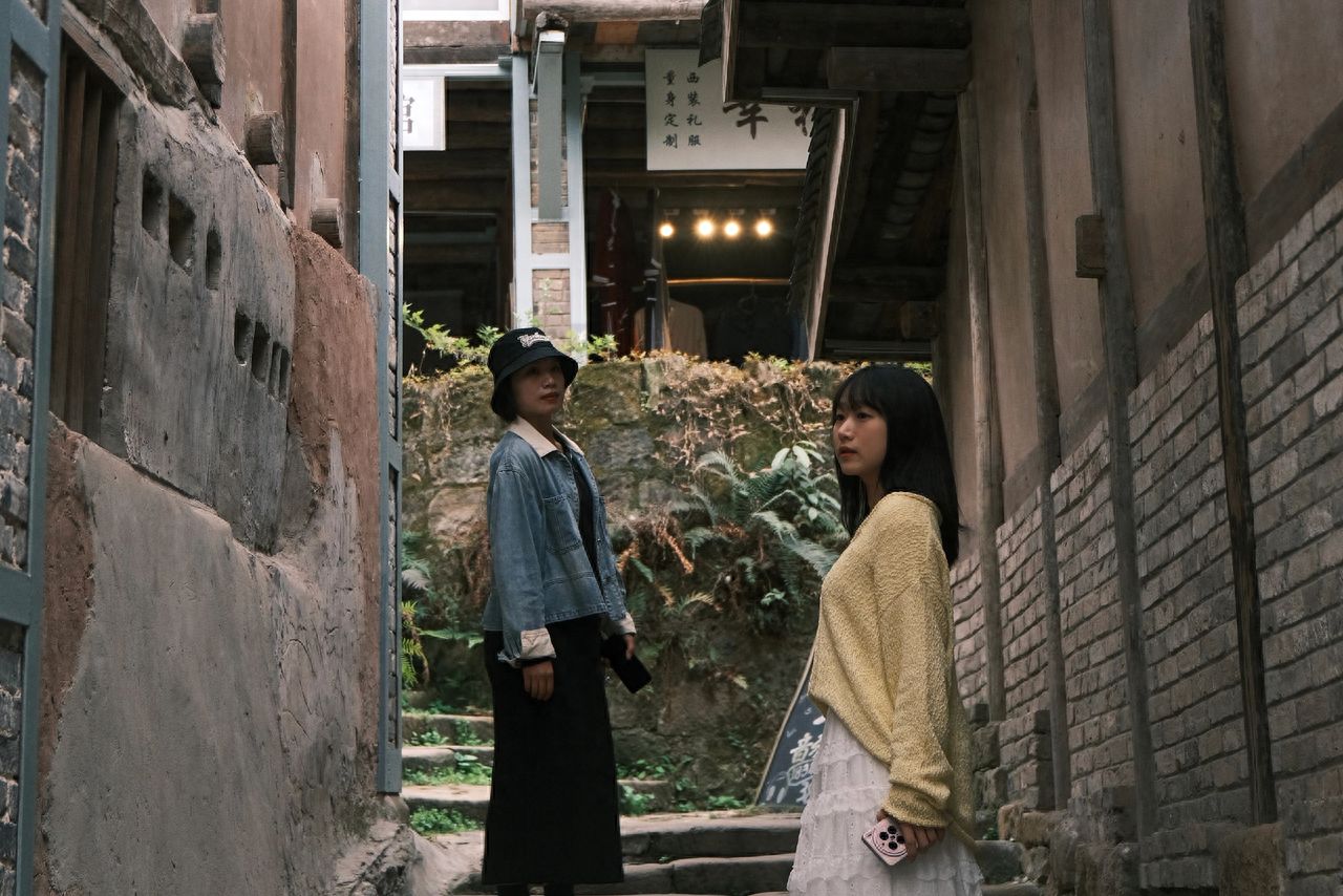 Photo by Chongqing Jingangbei – narrow stone alley shot  