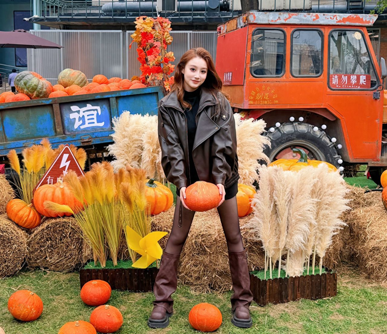 Beijing Friendship Store - Taking a photo with the store's decor — photo spot in Beijing Friendship Store (Main Entrance)  , China