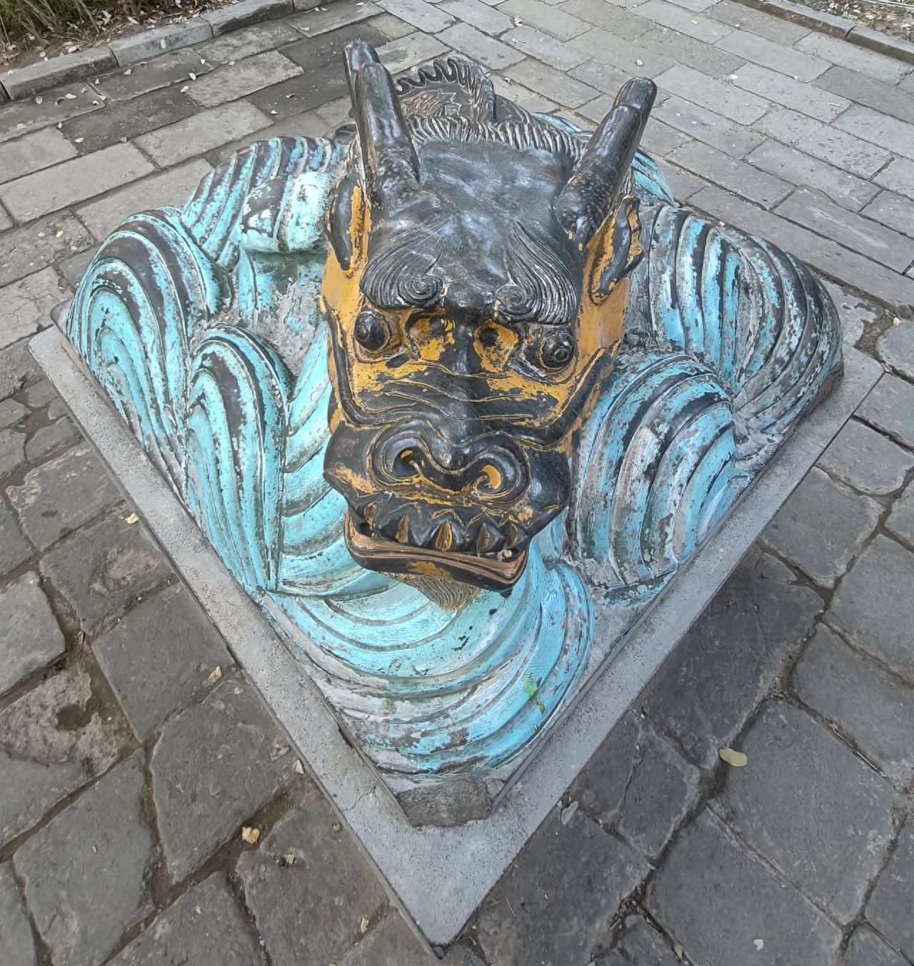 Photo by Confucius Temple and the Imperial College Museum in Beijing - Dragon Head Sculpture