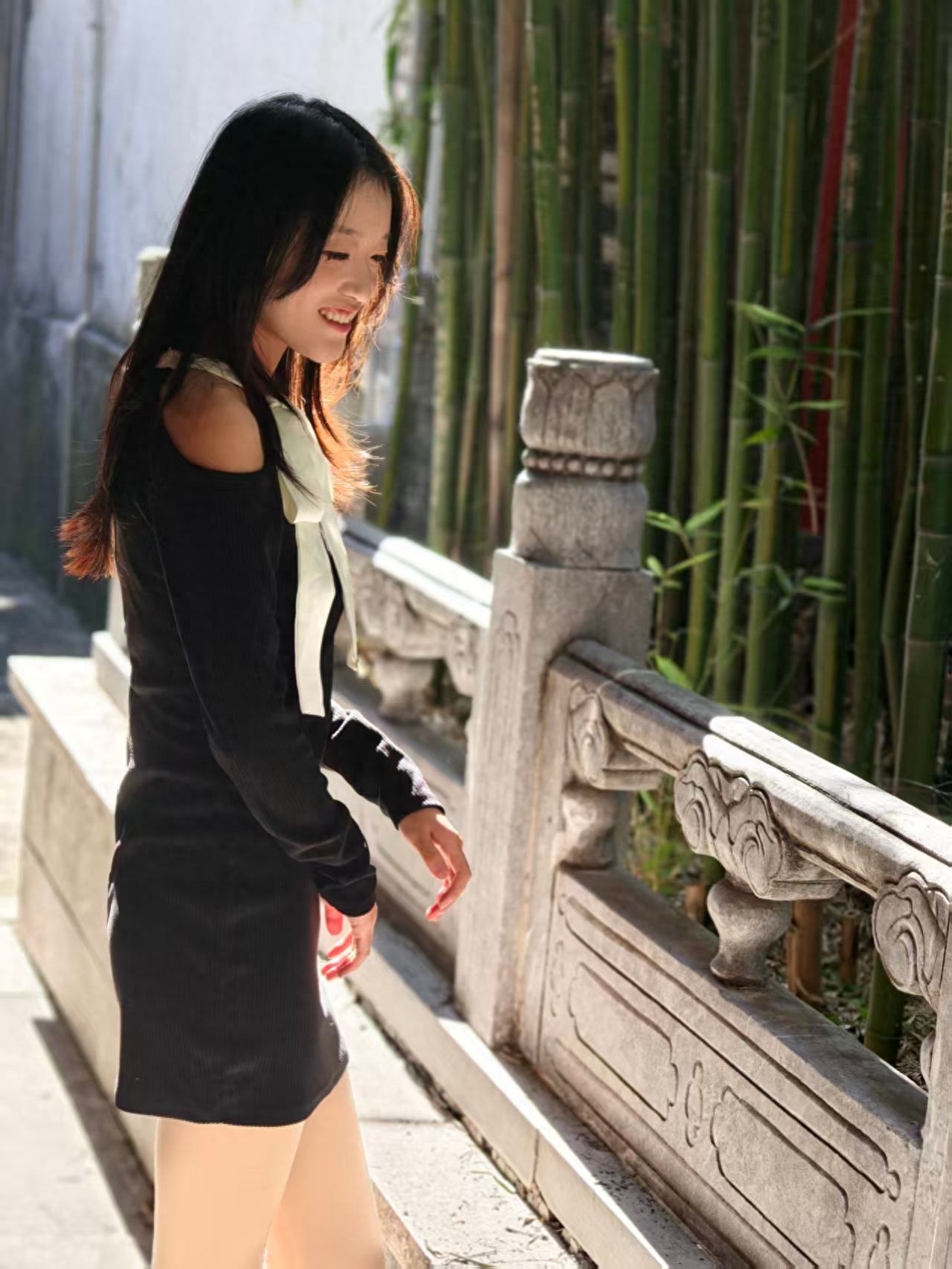 Photo by Tanzhe Temple - Group photo with stone railings and bamboo forest