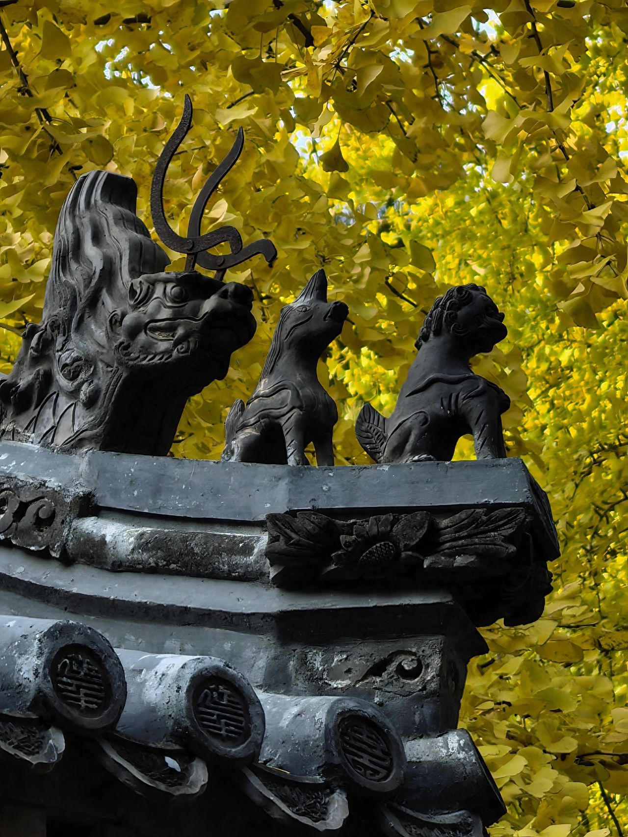 Photo by Beijing Xiangshan Park - Animal Sculptures on Eaves and Autumn Leaves