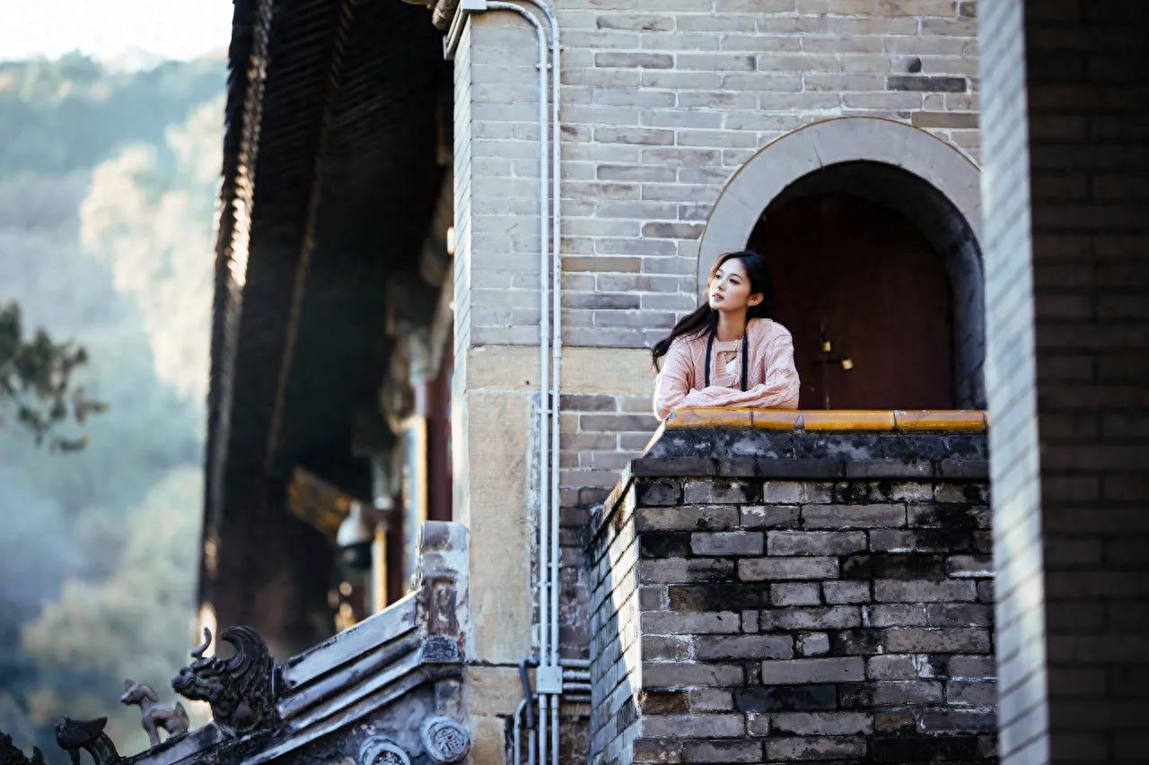 Photo by Tanzhe Temple - Take a photo with the brick wall architecture.