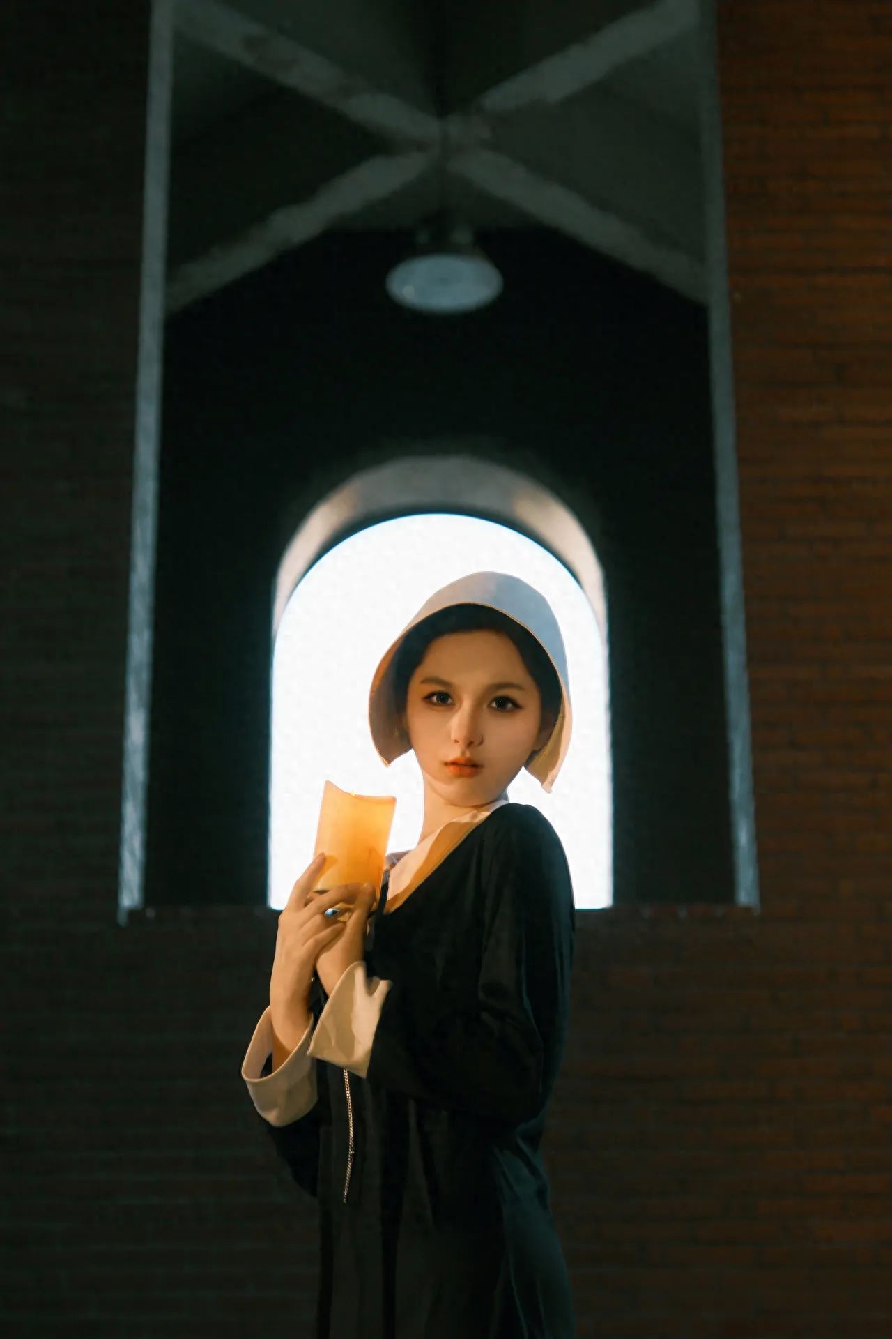 Photo by China Academy of Art Oil Painting Institute - Take a photo with the brick wall and dome window