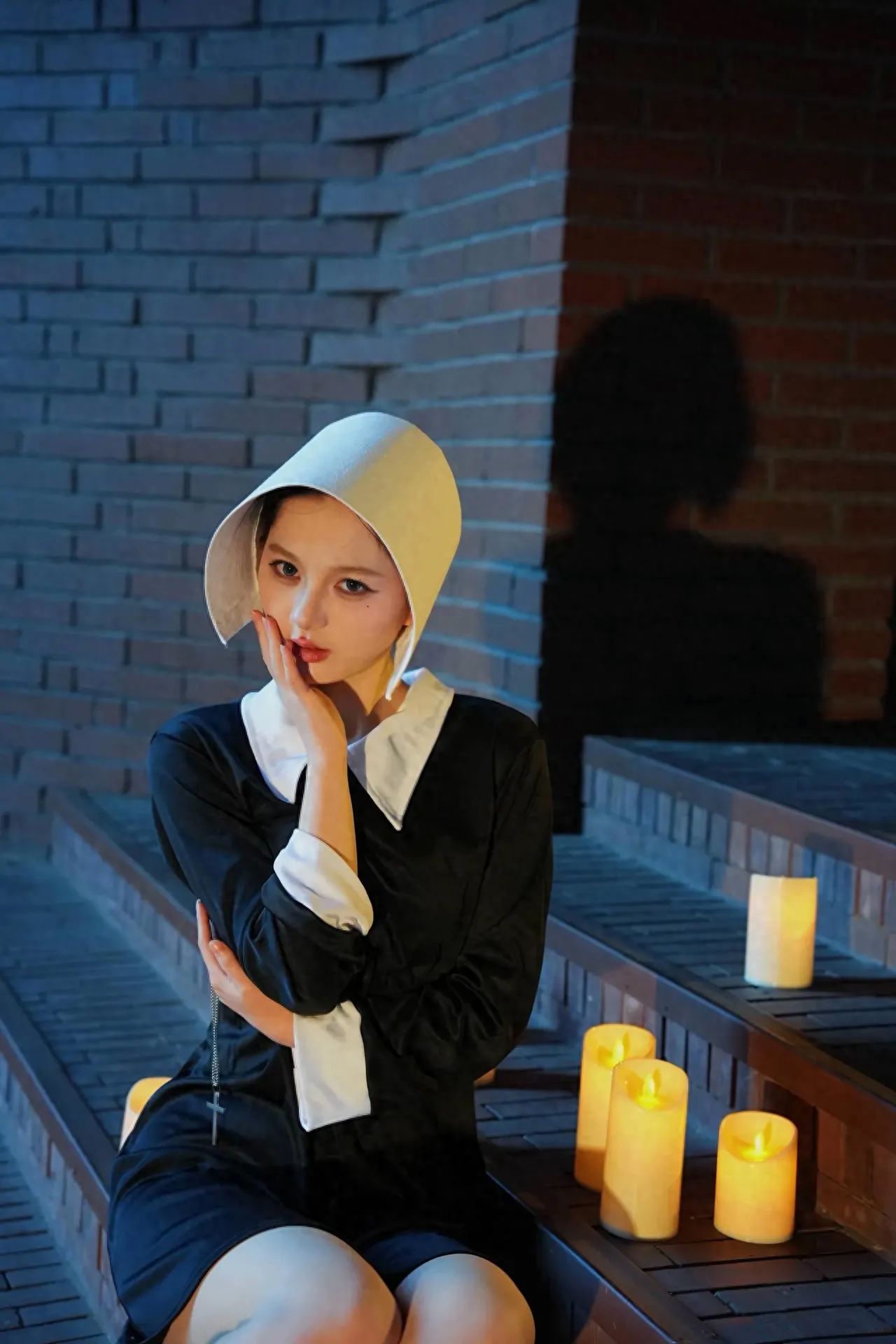 Photo by China Oil Painting Institute - Take a photo with the steps and brick wall.