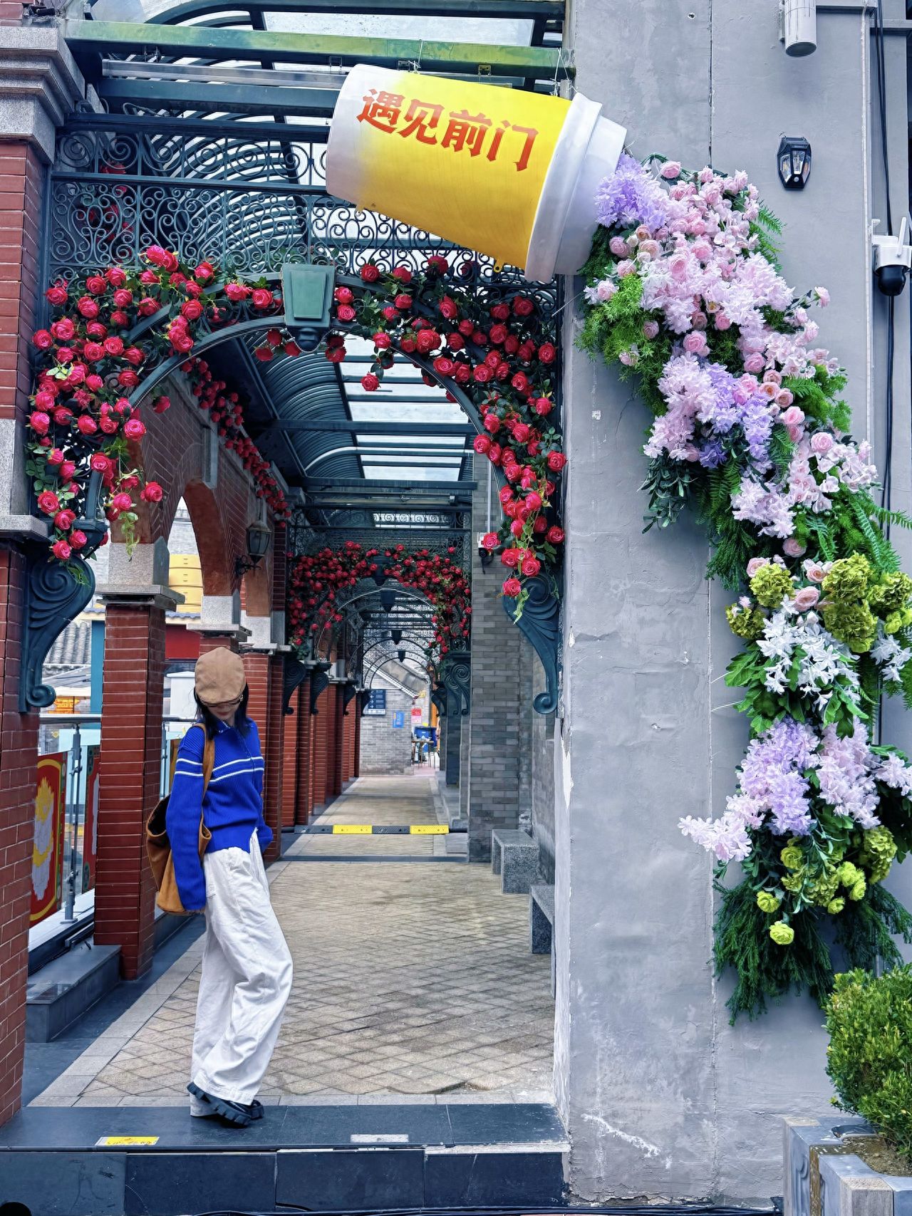 Photo by Qianmen Street in Beijing - Take a photo with the Qianmen Flower Decorations